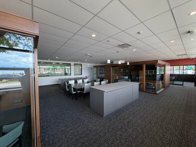 More Photos Of 101 W Capitol Dr, Milwaukee Warehouse For Sale