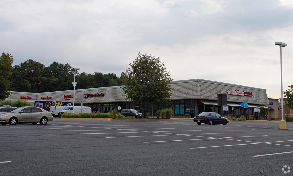 More Photos Of 6108-6124 Arlington Blvd, Falls Church General Retail For Lease