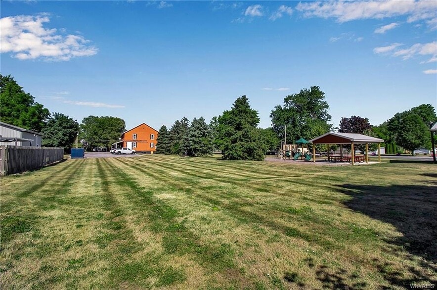 More Photos Of 1693 Quaker Rd, Barker Restaurant For Sale