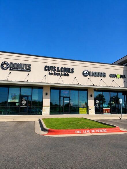 More Photos Of 1900 University Blvd, Round Rock Freestanding For Lease