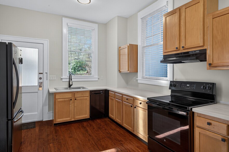 More Photos Of 923 E Park Ave, Savannah Apartments For Sale