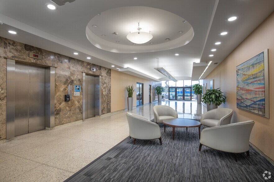 More Photos Of 330 Motor Pkwy, Hauppauge Office For Lease
