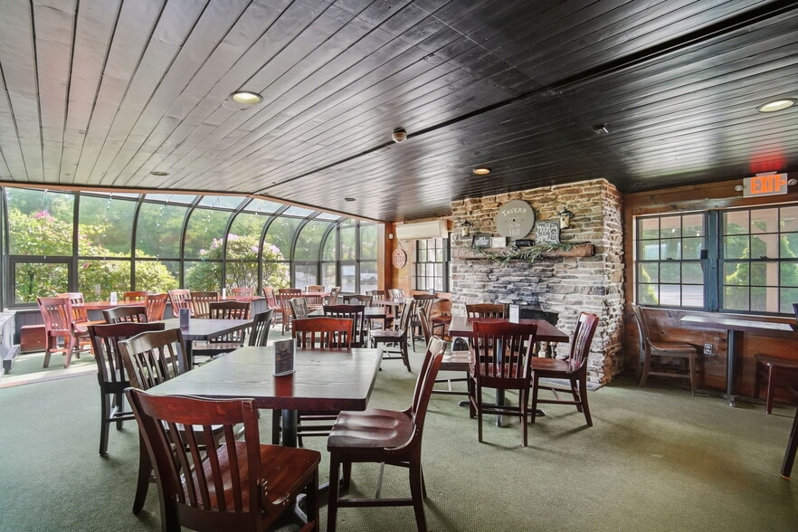 More Photos Of 100 Mountain Rd, Easthampton Restaurant For Sale