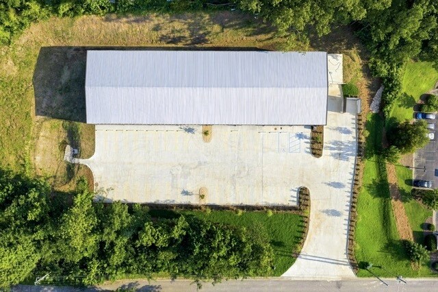 More Photos Of 300 Midridge Ln, Pelham Warehouse For Lease