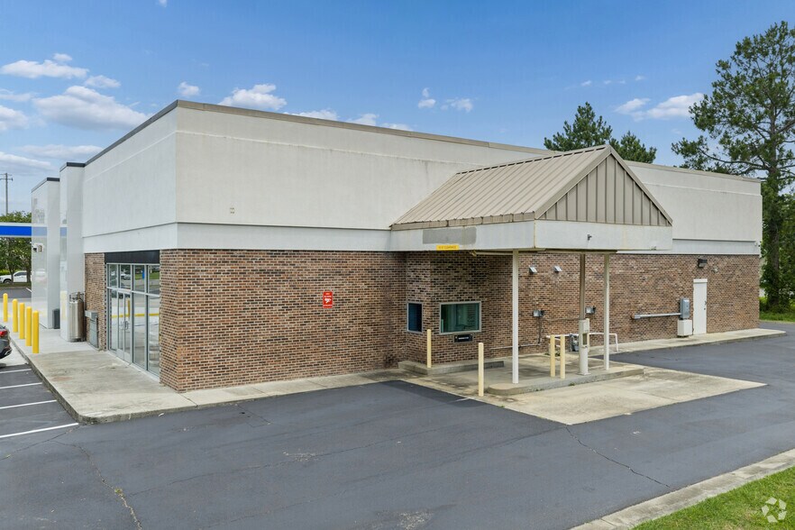 More Photos Of 715 W 4th St, Adel Service Station For Sale