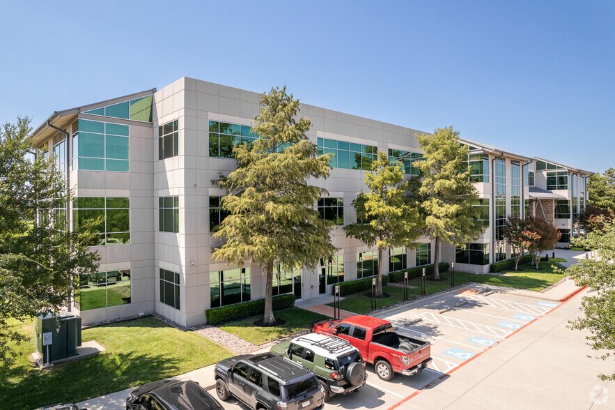 More Photos Of 2850 Lake Vista Dr, Lewisville Office Residential For Lease