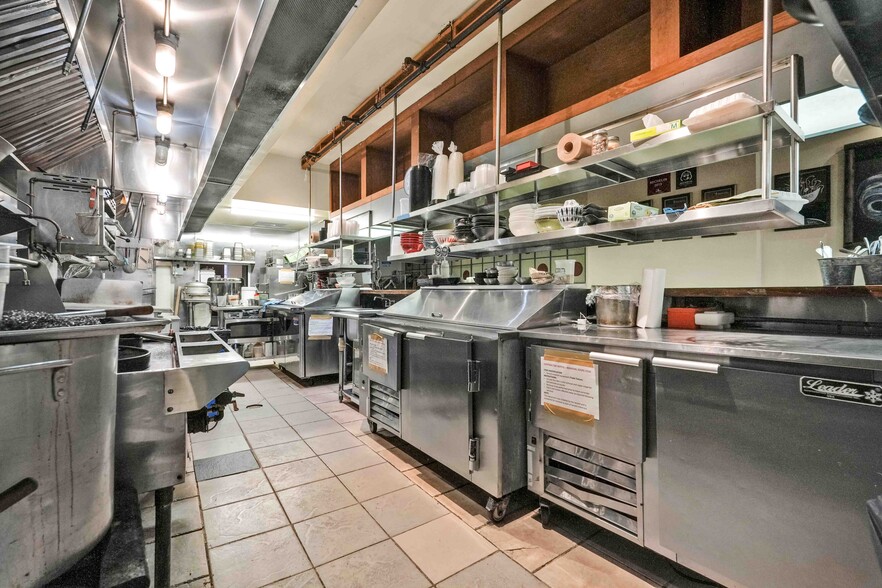 More Photos Of 33-18 Ditmars Blvd, Astoria Storefront Retail Residential For Lease