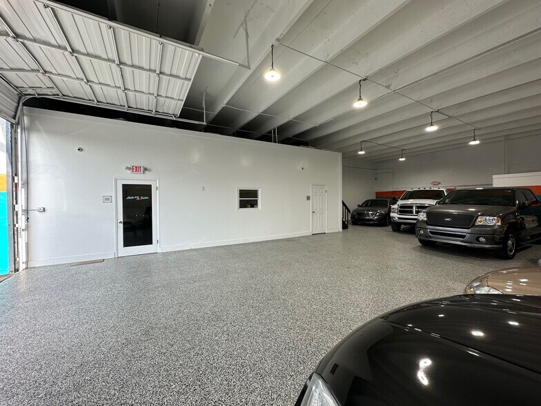 More Photos Of 5819 Rodman St, Hollywood Warehouse For Lease