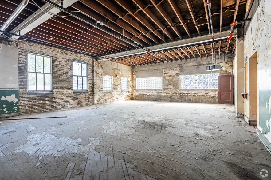 More Photos Of 4130-4150 S Wabash Ave, Chicago Manufacturing For Sale