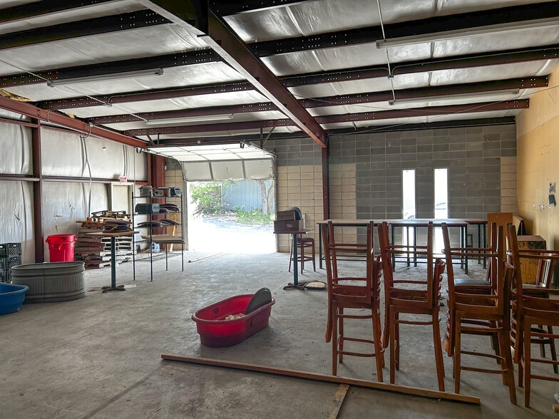 More Photos Of 11902 Warfield St, San Antonio Warehouse For Lease