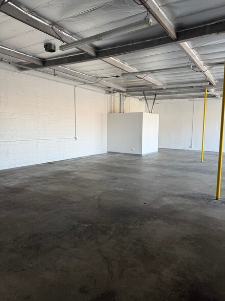 More Photos Of 11011 Glenoaks Blvd, Pacoima Warehouse For Lease