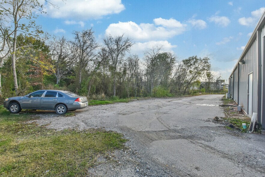 More Photos Of 3762 Highway 19, Riverside General Retail For Lease