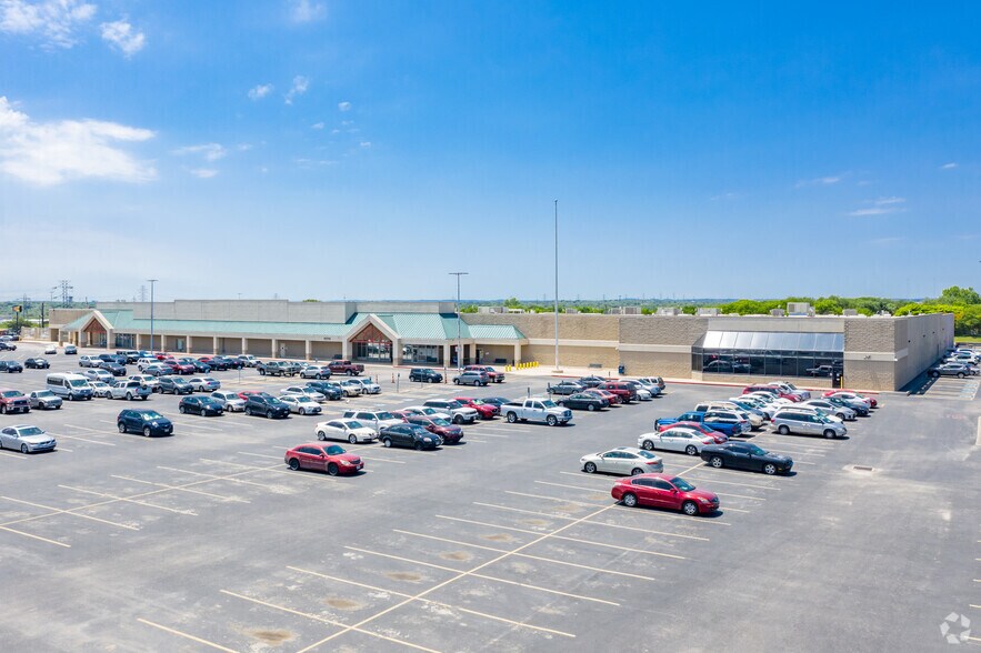 More Photos Of 11711 IH 35 N, San Antonio Office For Lease