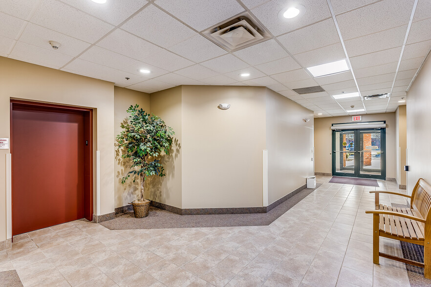 More Photos Of 3550 Main St, Springfield Medical For Lease