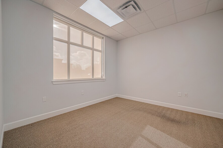 More Photos Of 16000 Park Ten Pl, Houston Medical For Lease
