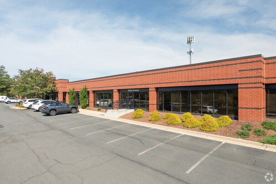 More Photos Of 4460 Brookfield Corporate Dr, Chantilly Flex For Lease