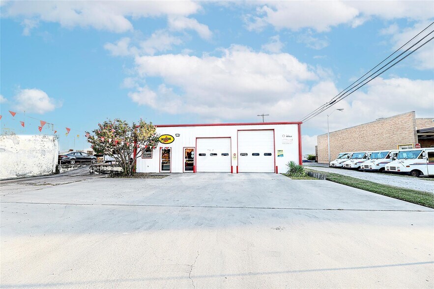 More Photos Of 108 E Wise St, Bowie Specialty For Sale