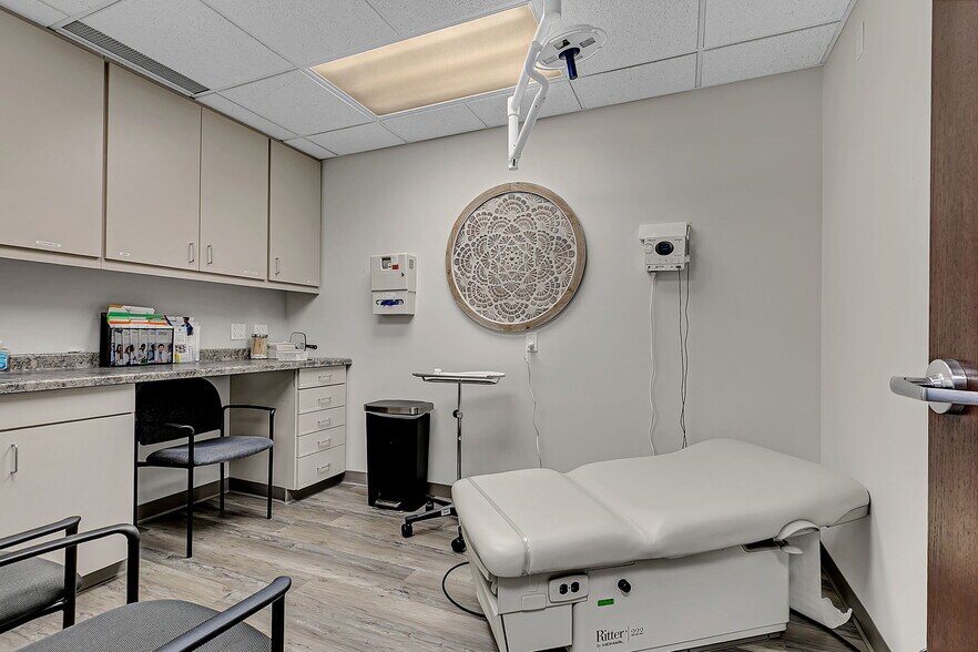 More Photos Of 1511 Northway Dr, Saint Cloud Medical For Sale