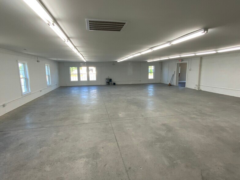 More Photos Of 805 S Clinton Ave, Dunn Auto Repair For Sale