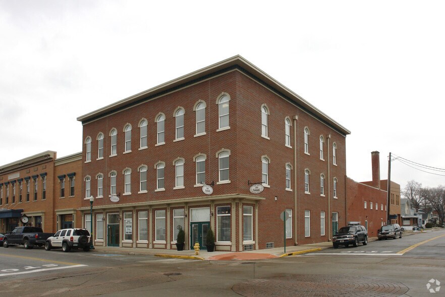 More Photos Of 300 Spring St, Jeffersonville Storefront Retail Office For Sale
