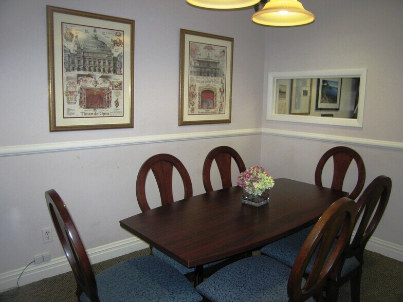 More Photos Of 17 1/2 Park Pl, Bronxville Storefront Retail Office For Sale