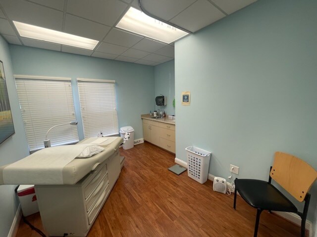 More Photos Of 5100 Bernard Dr, Roanoke Medical For Sale