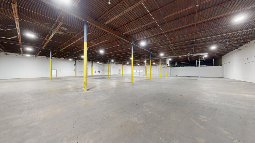 Primary Photo Of 712-740 W Mockingbird Ln, Dallas Warehouse For Lease