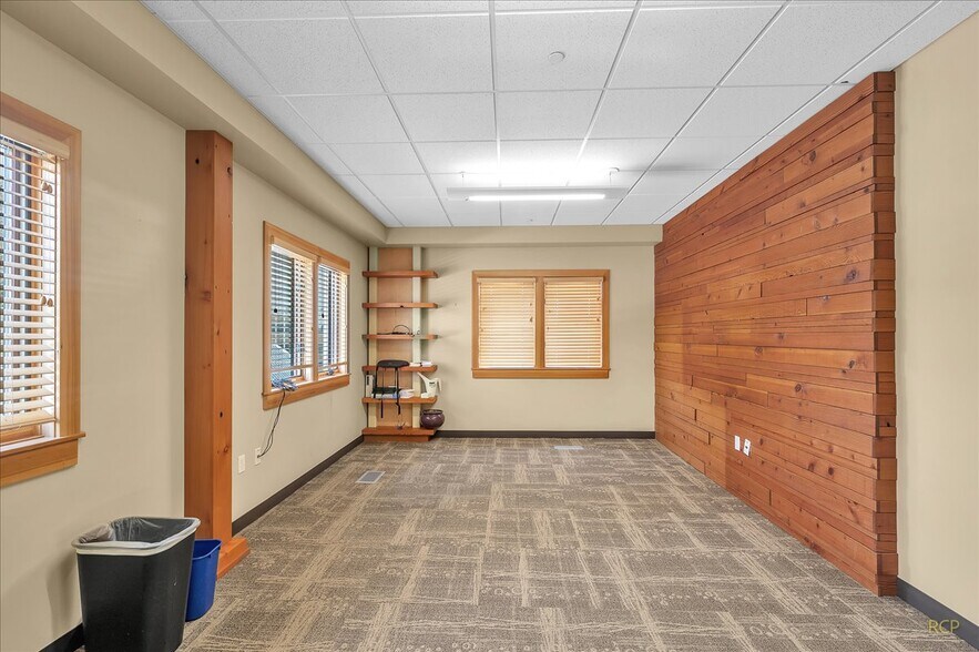 More Photos Of 75 NW Couch St, Portland Medical For Lease