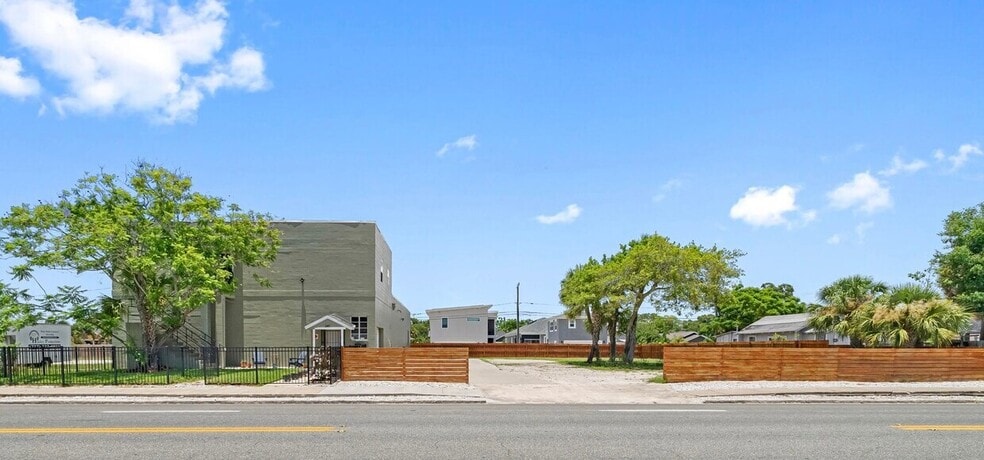 Primary Photo Of 2447 5th Ave S, Saint Petersburg Service For Lease