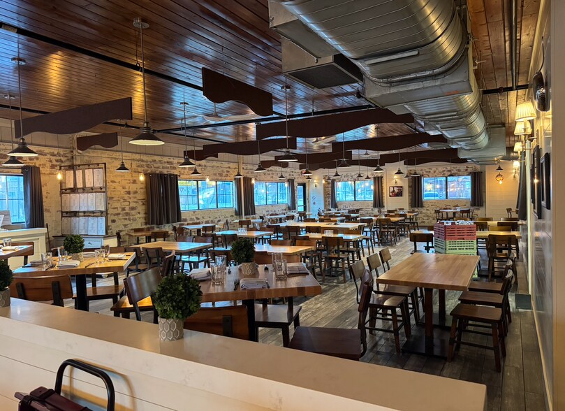 Primary Photo Of 101 Heights Blvd, Houston Restaurant For Sale