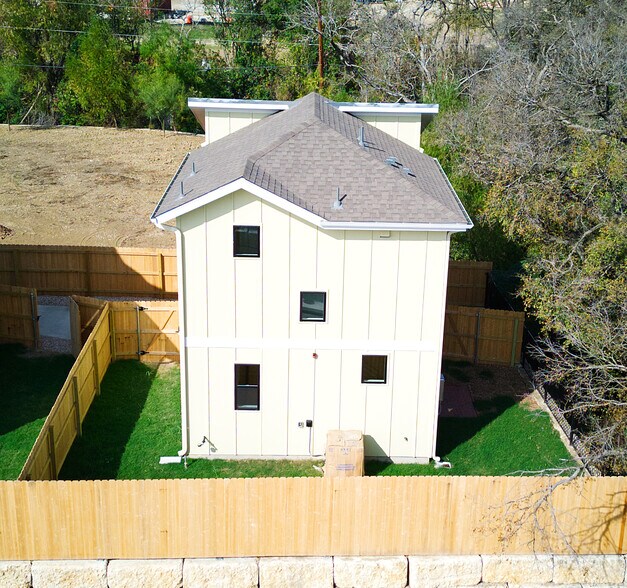 More Photos Of 2608 Bristol Dr, Austin Multifamily For Sale