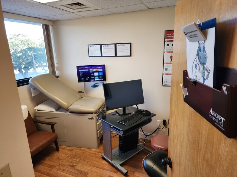 More Photos Of 1700 SE Hillmoor Dr, Port Saint Lucie Medical For Sale