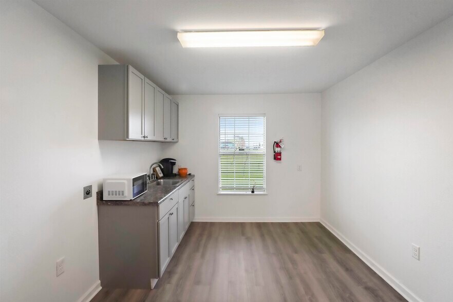 More Photos Of 1425 E Tunnel Blvd, Houma Office For Sale