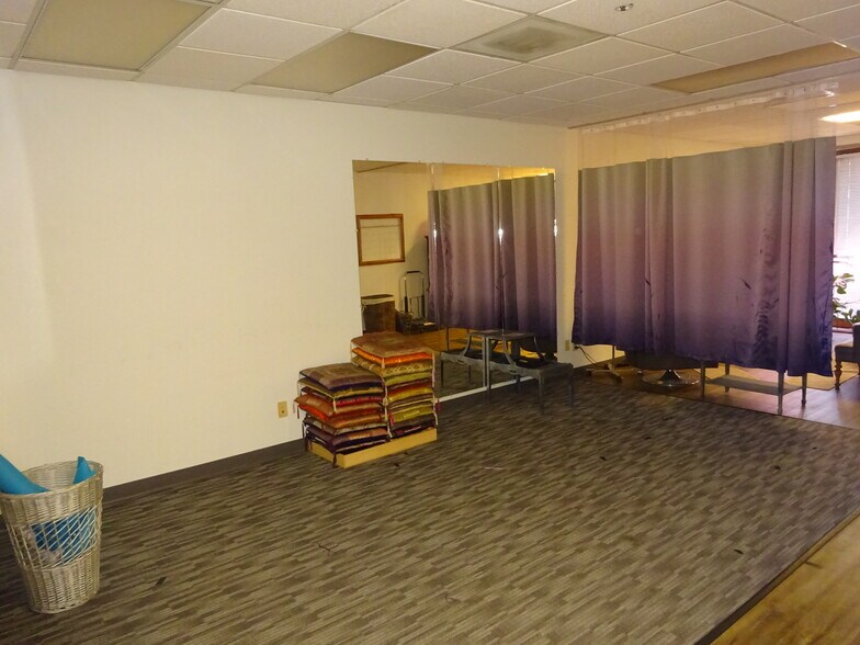 More Photos Of 301 E Bethany Home Rd, Phoenix Office For Sale