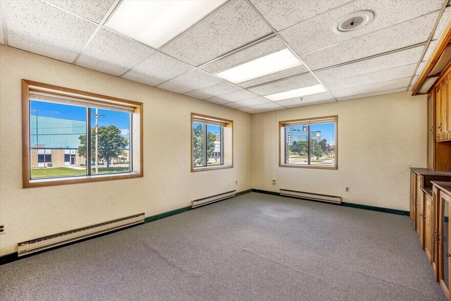 More Photos Of 130-150 Eva St, Saint Paul Industrial For Sale