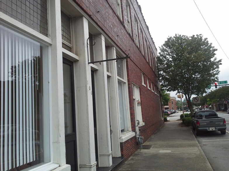 More Photos Of 101 S Center St, Thomaston Office Residential For Lease