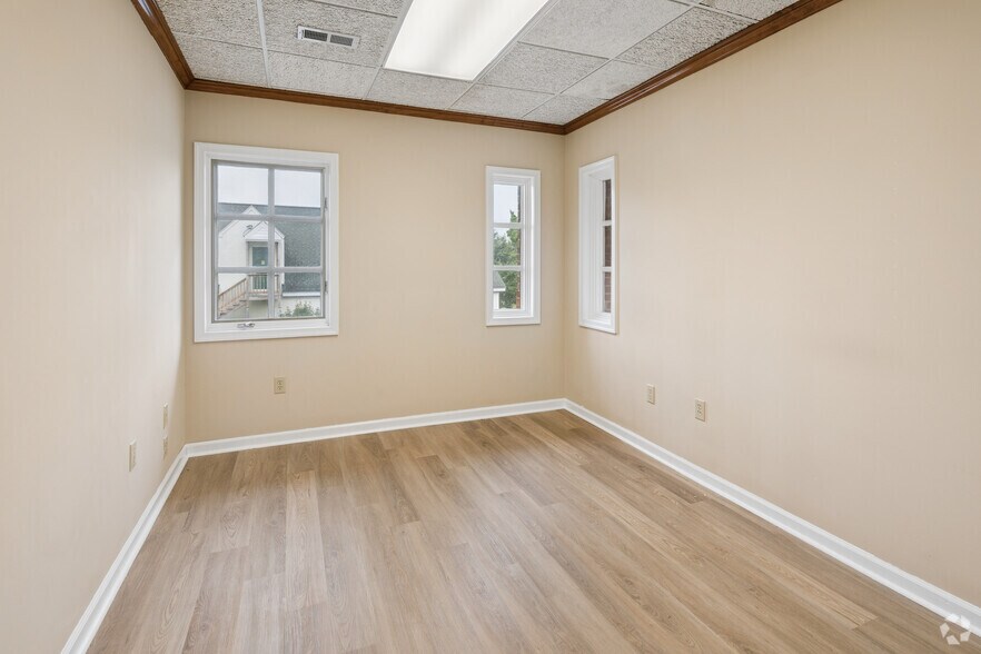 More Photos Of 3920 Plank Rd, Fredericksburg Office Residential For Sale