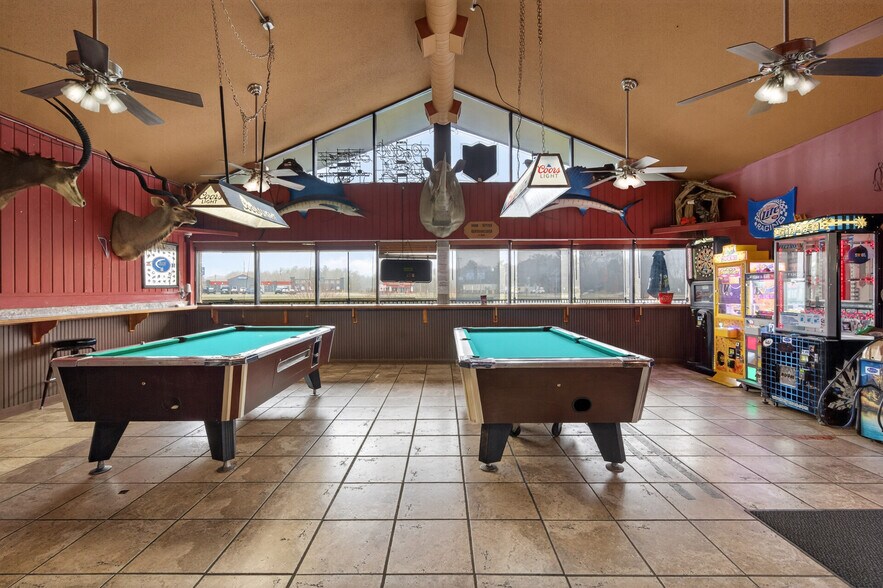 More Photos Of 17646 NE Central Ave, Ham Lake Restaurant For Sale