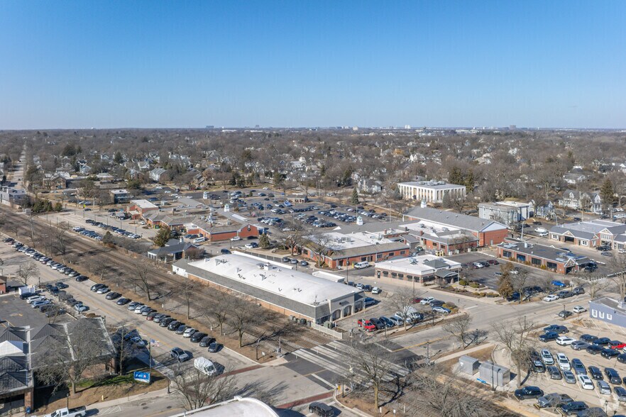 More Photos Of 1-10 Grant Sq, Hinsdale Storefront Retail Office For Lease