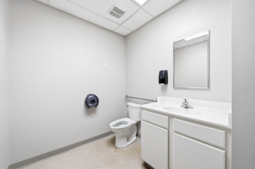 More Photos Of 329 Wesley St, Johnson City Medical For Sale
