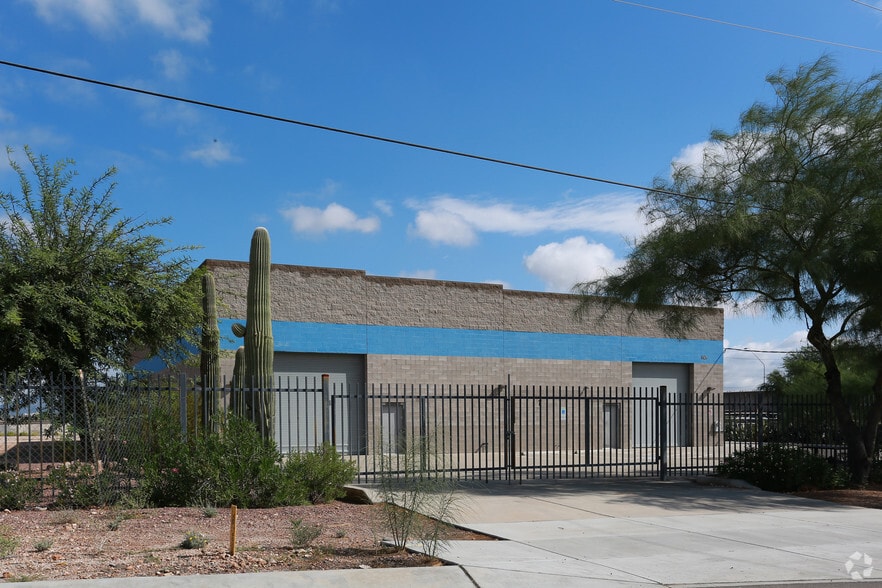 More Photos Of 1747 E 23rd St, Tucson Warehouse For Sale