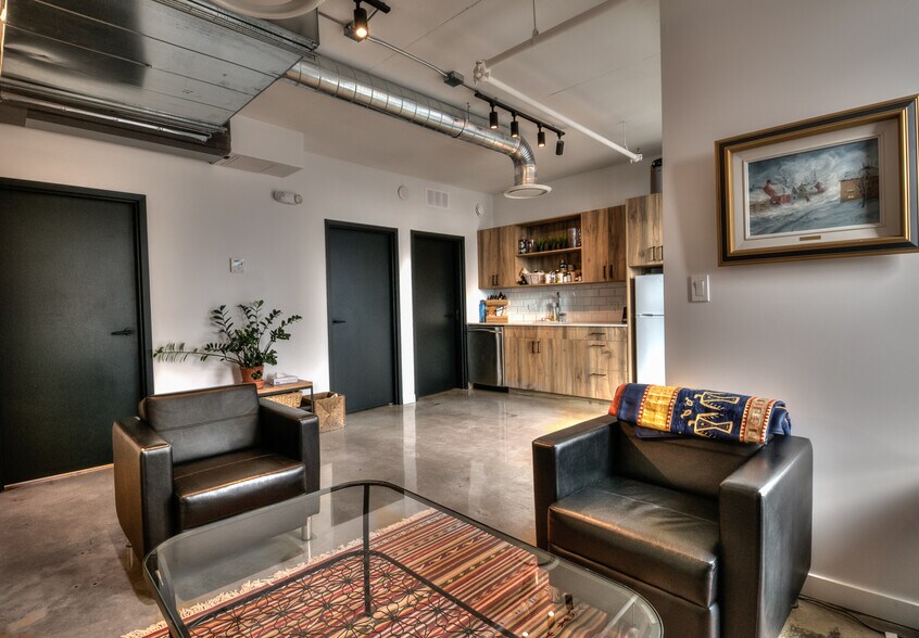 More Photos Of 1195 Rue Wellington, Montréal Office For Sale