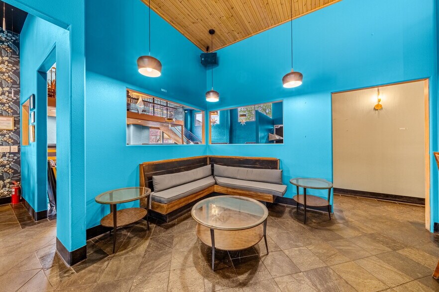 More Photos Of 701 E 2nd Ave, Durango Showroom For Lease