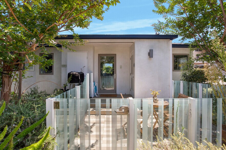 More Photos Of 1446-1448 Yale St, Santa Monica Apartments For Sale