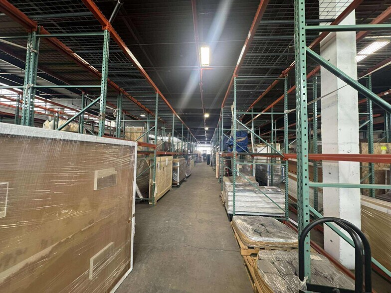 More Photos Of 58-54 59th St, Maspeth Warehouse For Lease