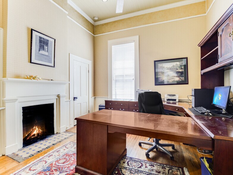 More Photos Of 1008 West Ave, Austin Unknown For Lease