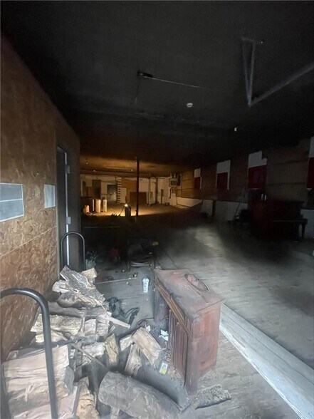 More Photos Of 1005 N 10th St, Saint Joseph Flex For Sale