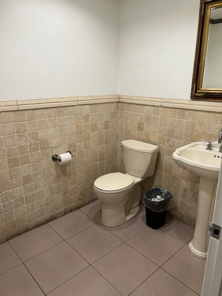 More Photos Of 7480 NW 52nd St, Miami Warehouse For Sale