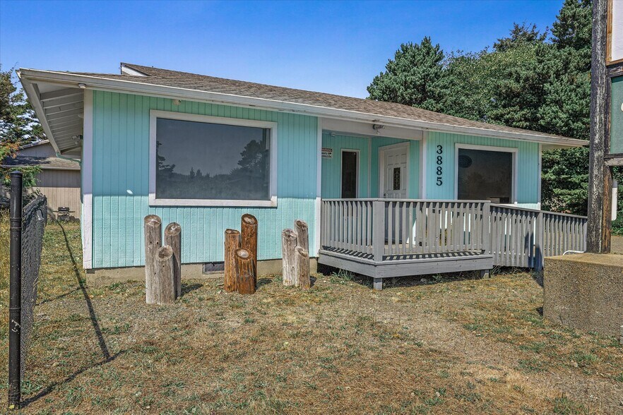Primary Photo Of 3885 N Highway 101, Depoe Bay Freestanding For Sale