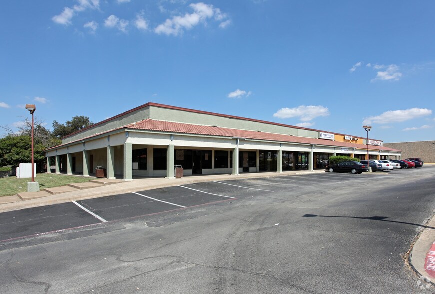 More Photos Of 2825 Valley View Ln, Farmers Branch Storefront For Lease